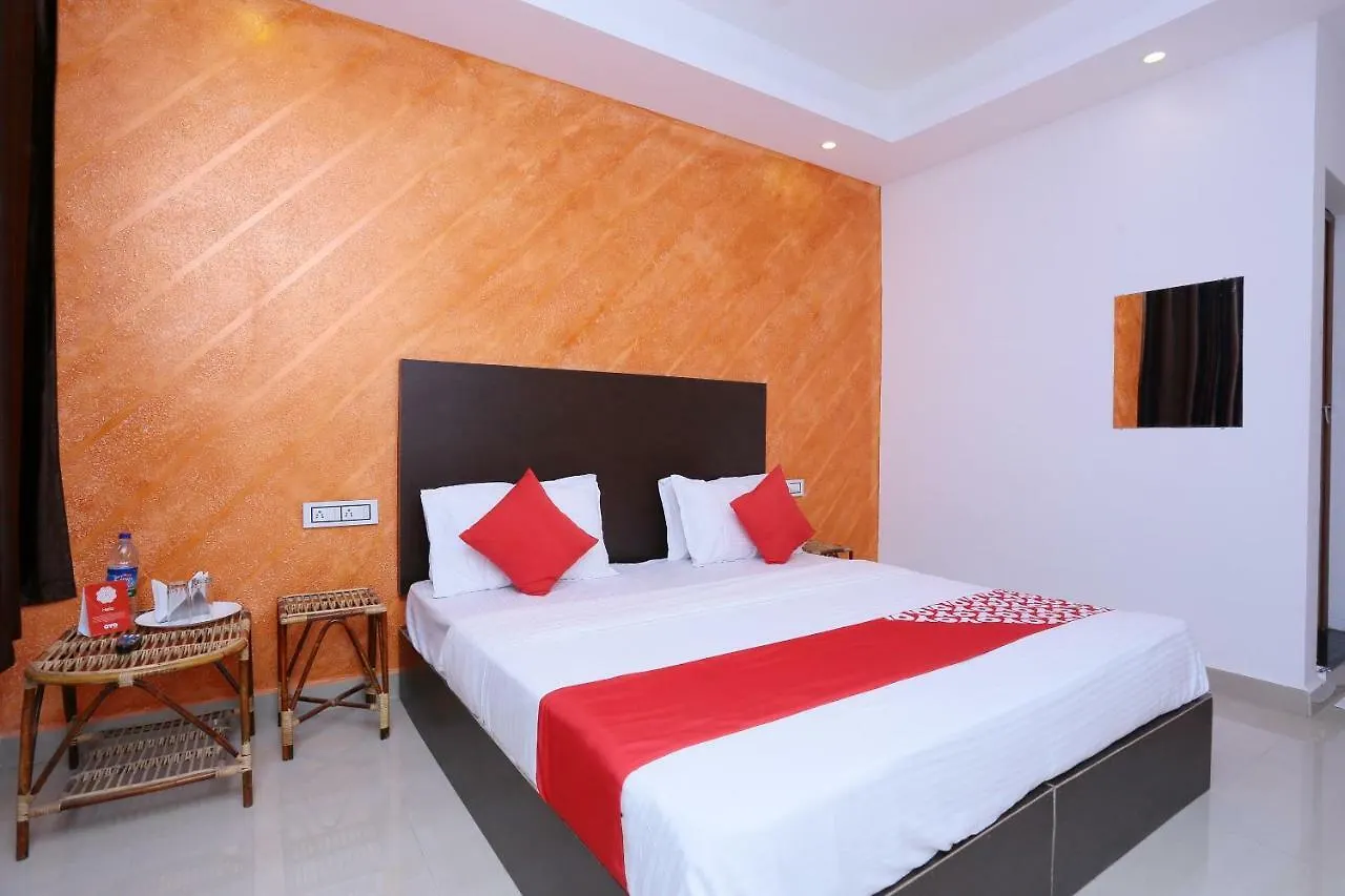 Hotel Oyo 23756 Munnar Paradise, Irumupalam Chillithodu